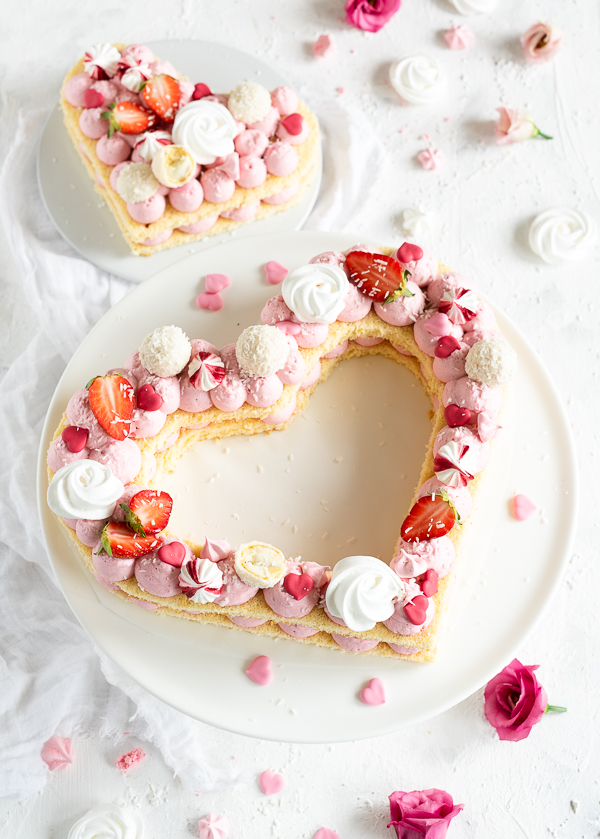 Letter-Cake-Number-Cake-Herz-Kuchen-Muttertag-Baiser-Erdbeere-Kokos-Rafaello-Kuchen-Biskuit-6